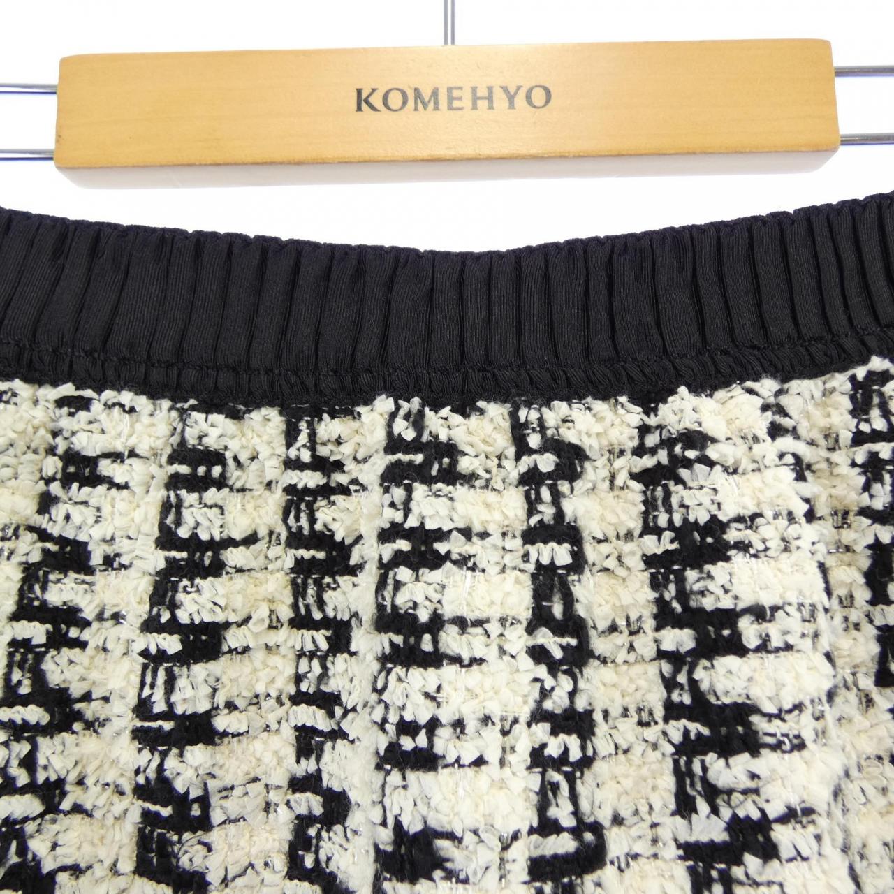 トゥービーシック TO BE CHIC スカート