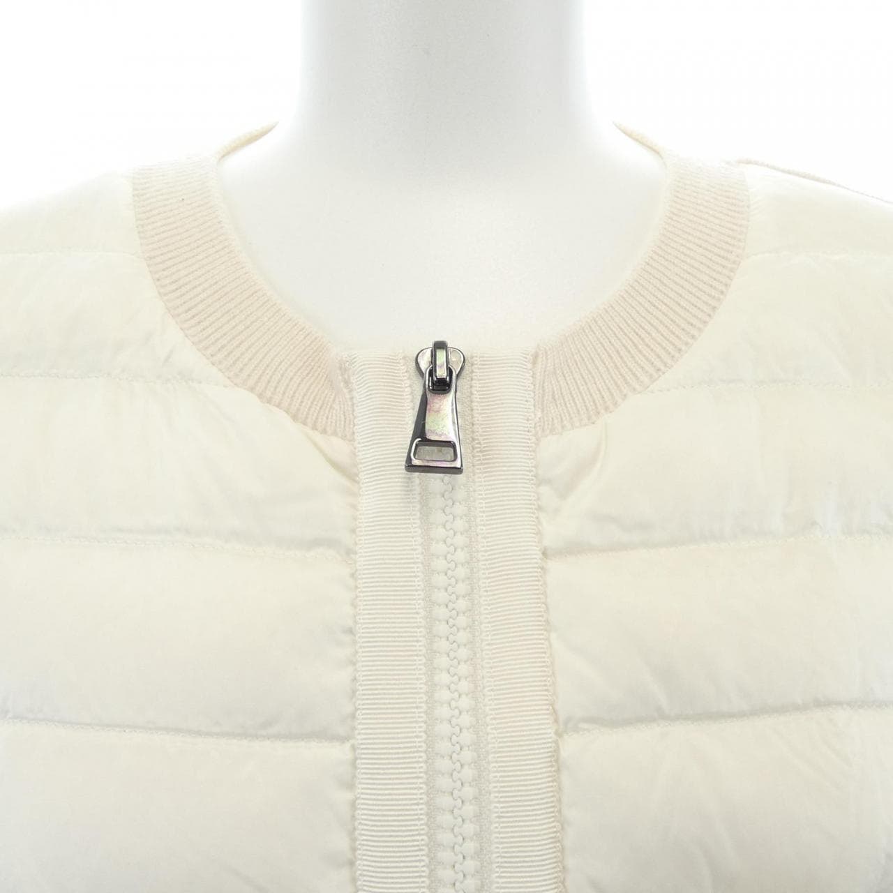 モンクレール MONCLER 20939B51000 ダウンジャケット