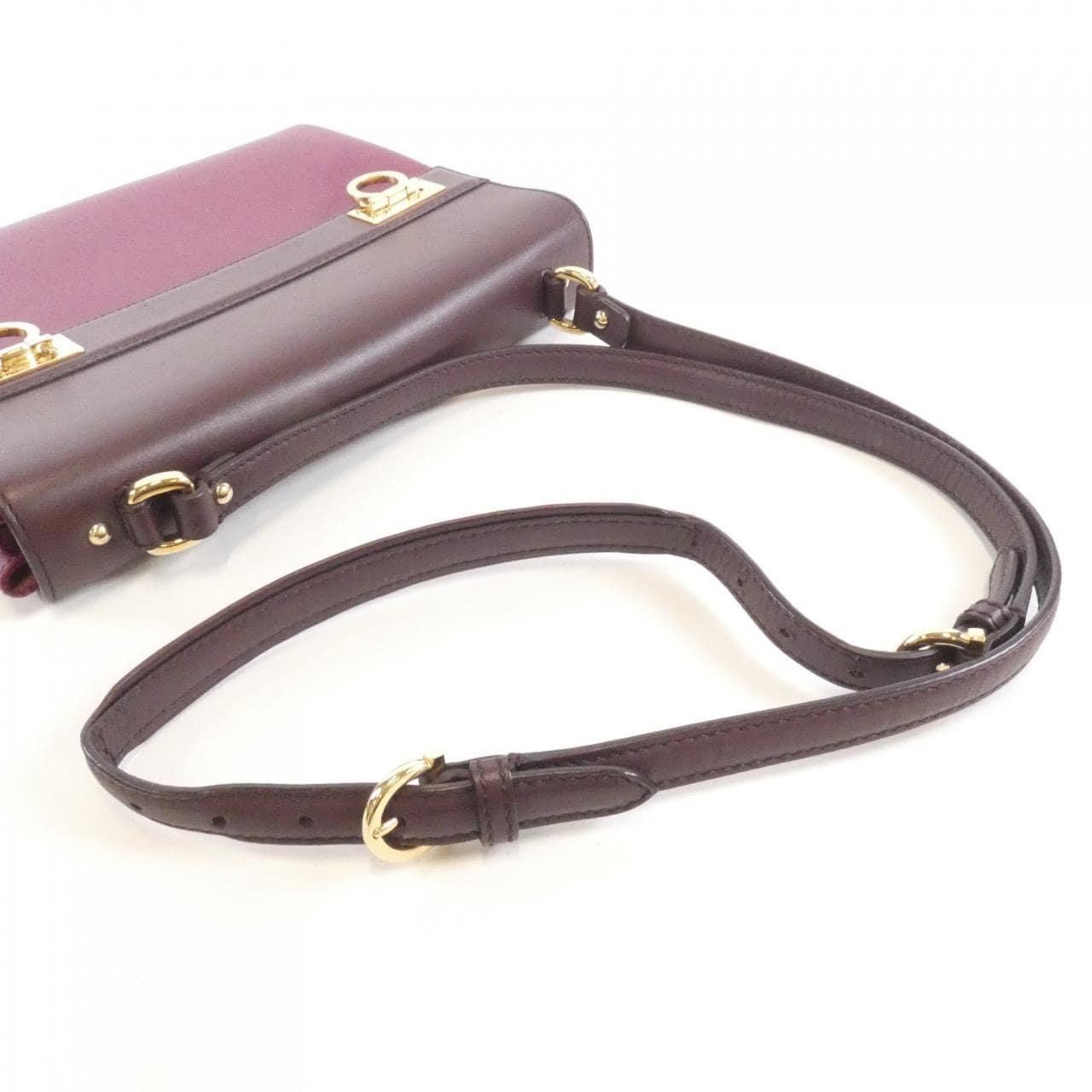 サルヴァトーレフェラガモ 21 F275 バッグ