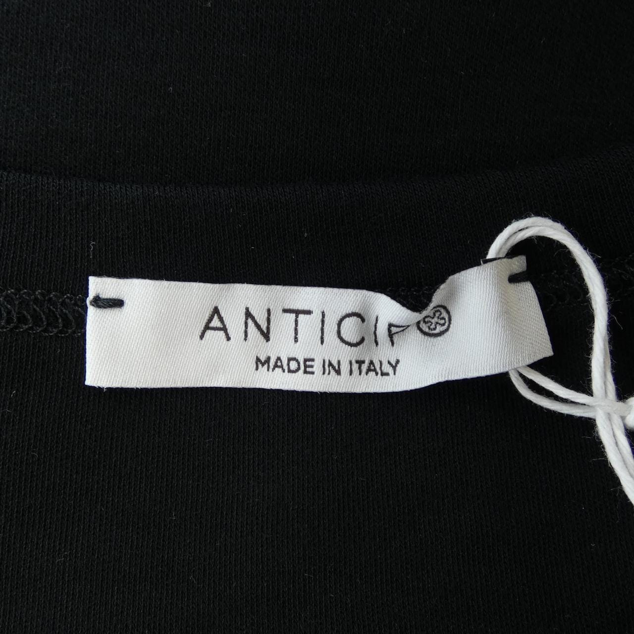 アンティーチポ ANTICIPO Tシャツ
