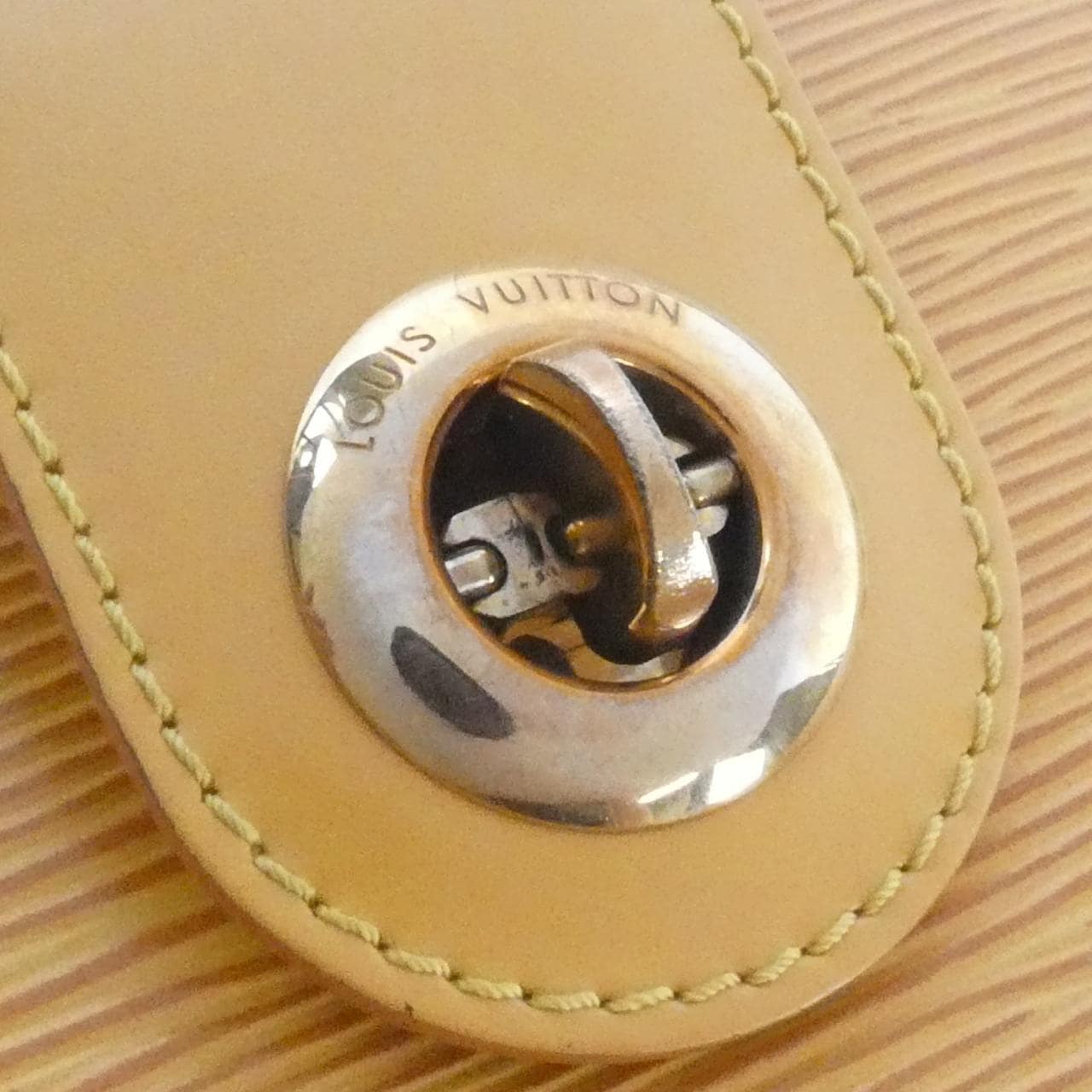 ルイヴィトン エピ クリュニー M52259 ショルダーバッグ