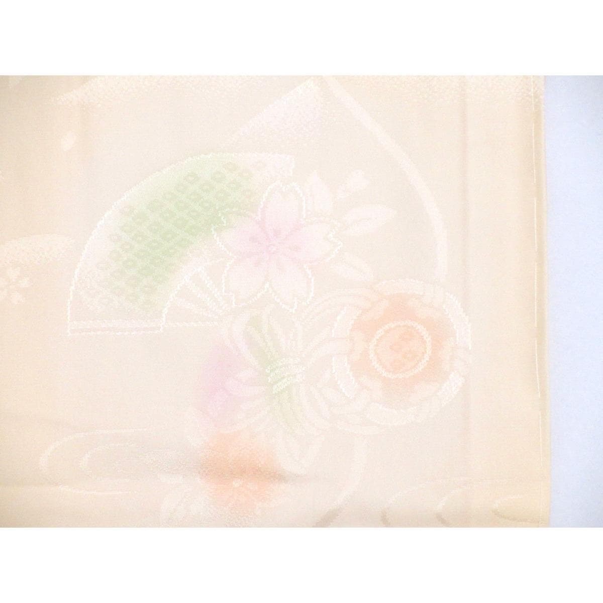 振袖　刺繍入り　絞り加工　きもの・長襦袢　２点セット