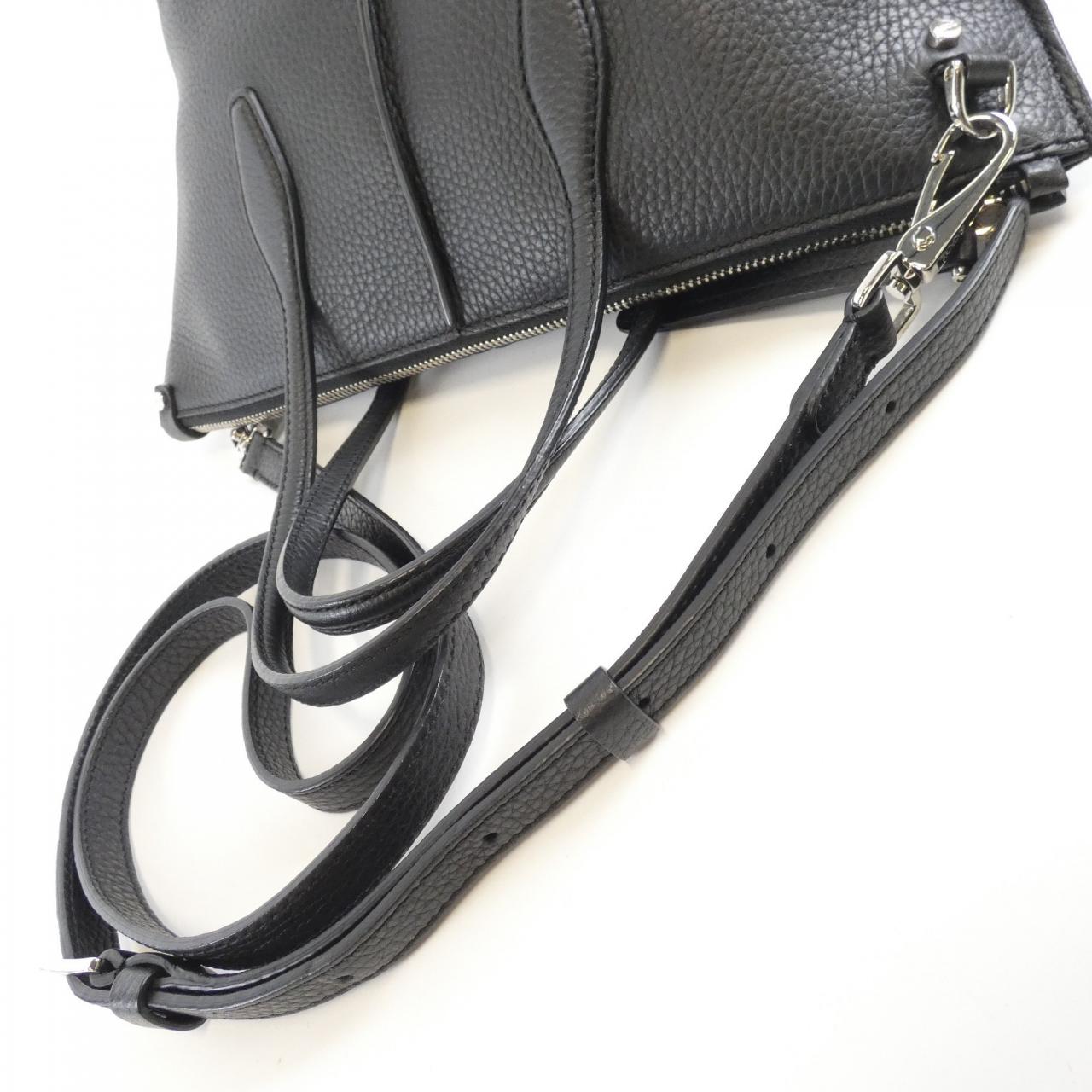 トッズ ショルダーバッグ