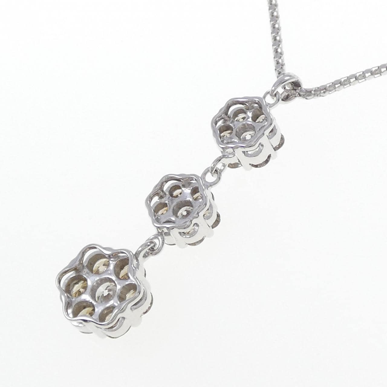 K18WG フラワー ダイヤモンド ネックレス 1.95CT