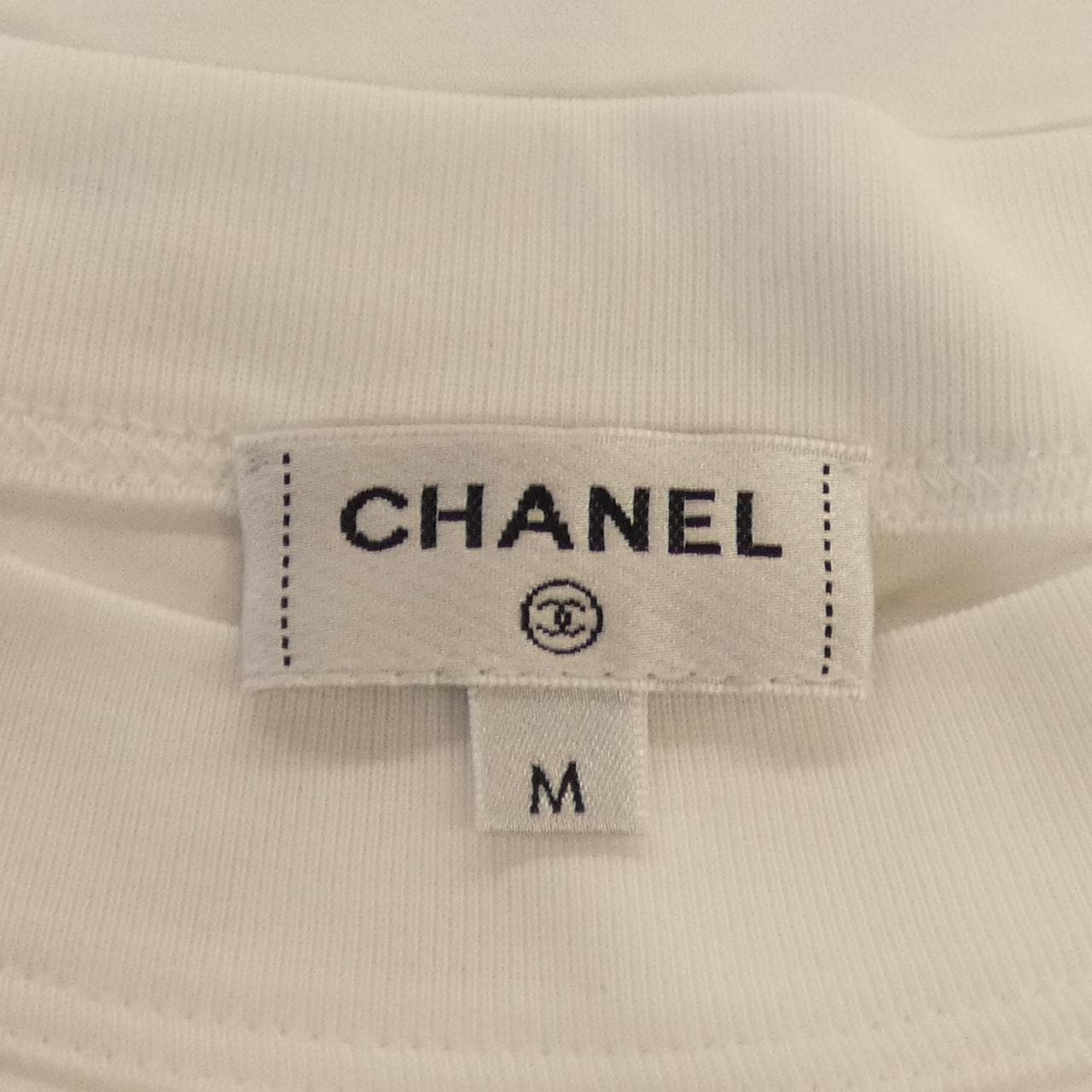 シャネル CHANEL COCO BEACH2026 LOOK10 P81598K11860 Tシャツ