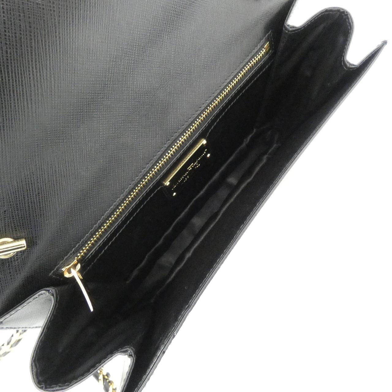 サルヴァトーレフェラガモ GINNY 21 E480 ショルダーバッグ