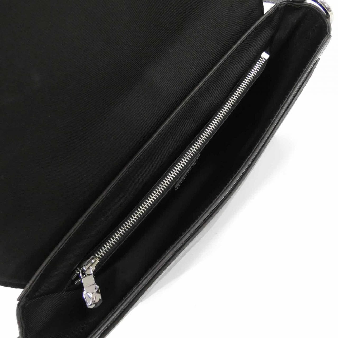 ルイヴィトン タイガ ニュー フラップ メッセンジャー M30808 ショルダーバッグ