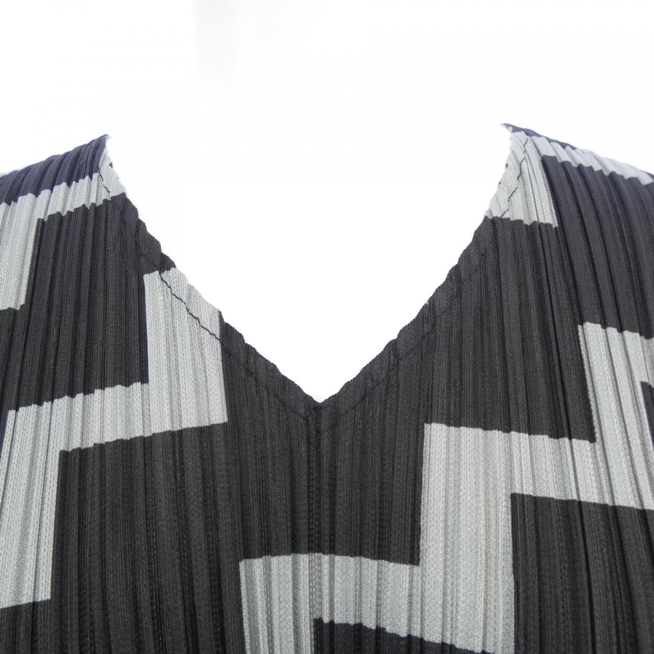 プリーツプリーズ PLEATS PLEASE 2017 幾何学 PP71-JT643 7571115 トップス