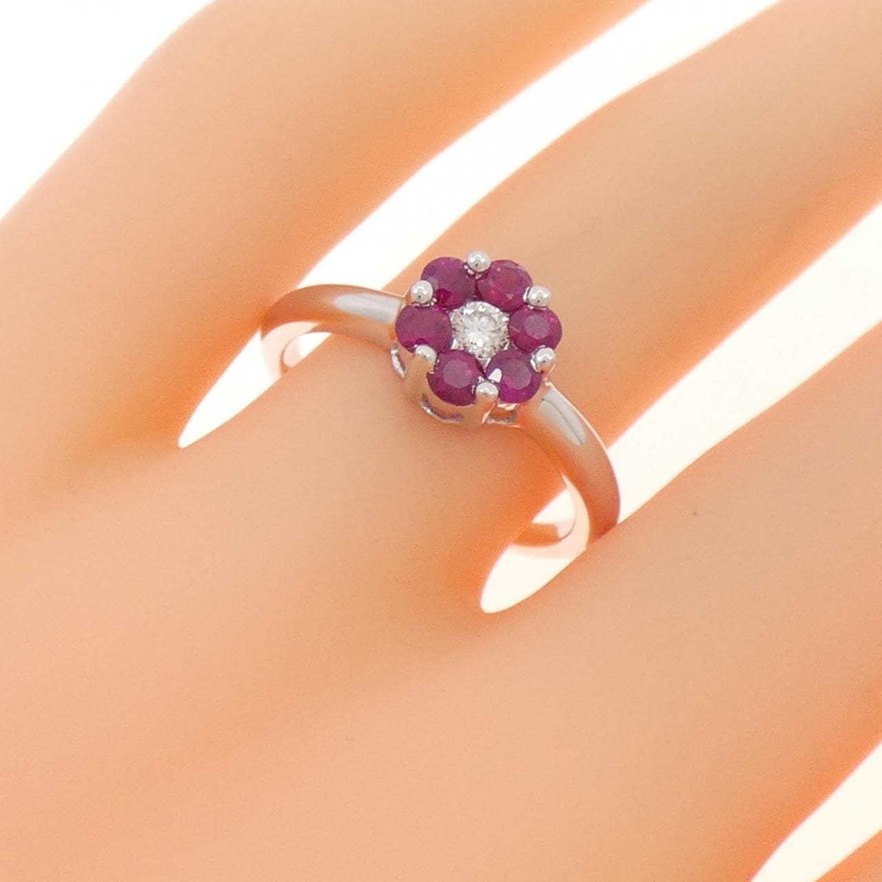 K18WG フラワー ルビー リング 0.60CT