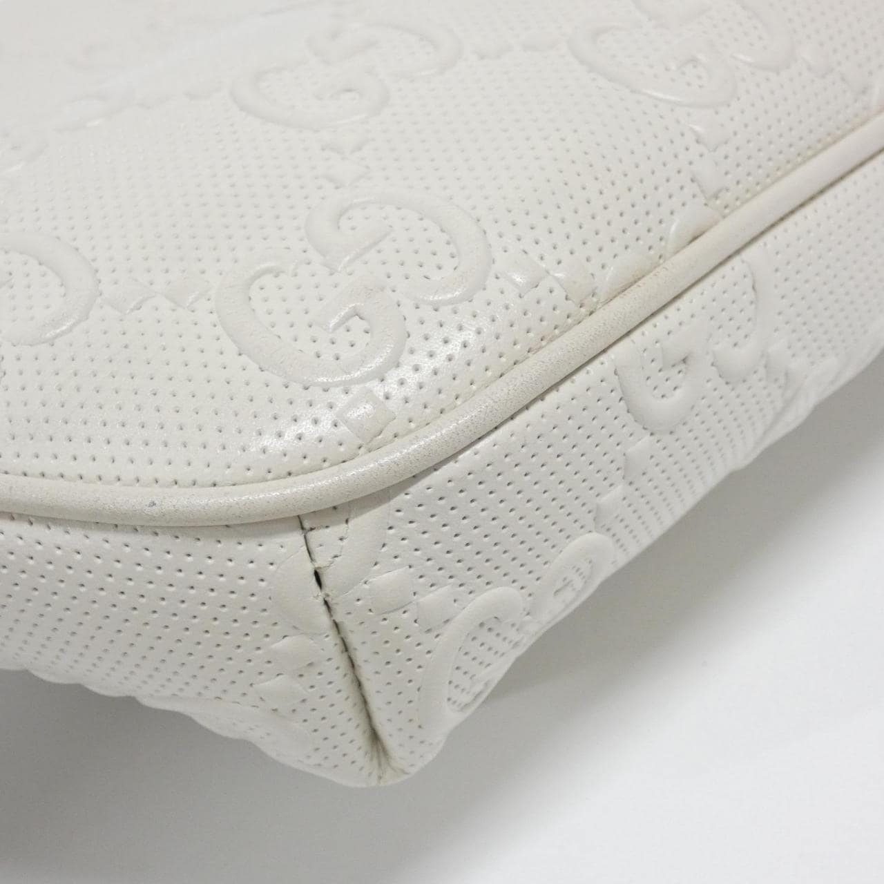 グッチ 645093 1W3CN ウエストバッグ