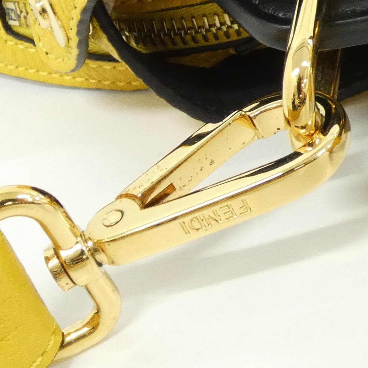 フェンディ SELLERIA ピーカブー エッセンシャリー 7VA506 ADM7 バッグ