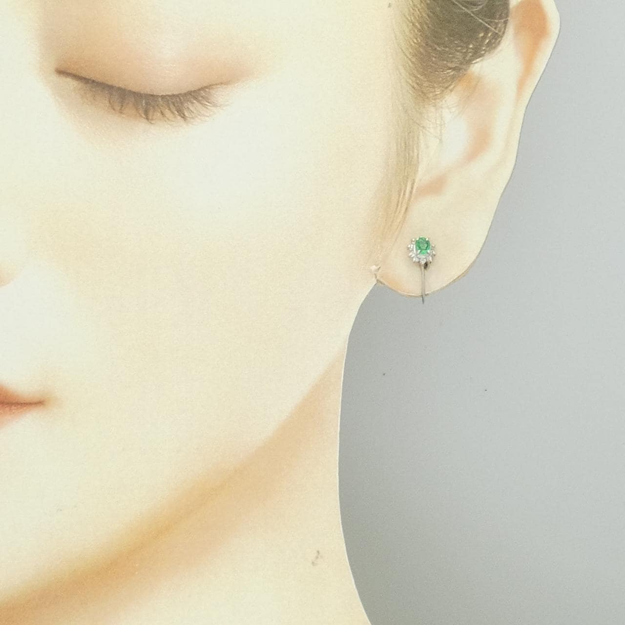 PT900 エメラルド イヤリング 0.32CT