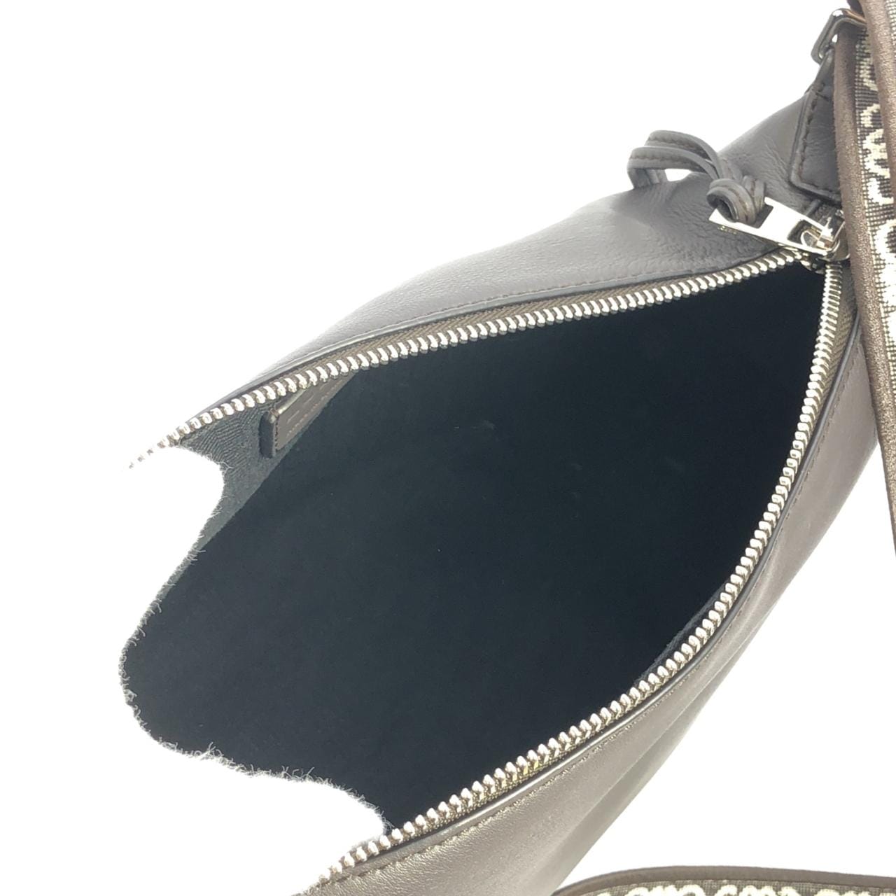 ロエベ キュービィ クロスボディ スモール B906Q63X01 ショルダーバッグ