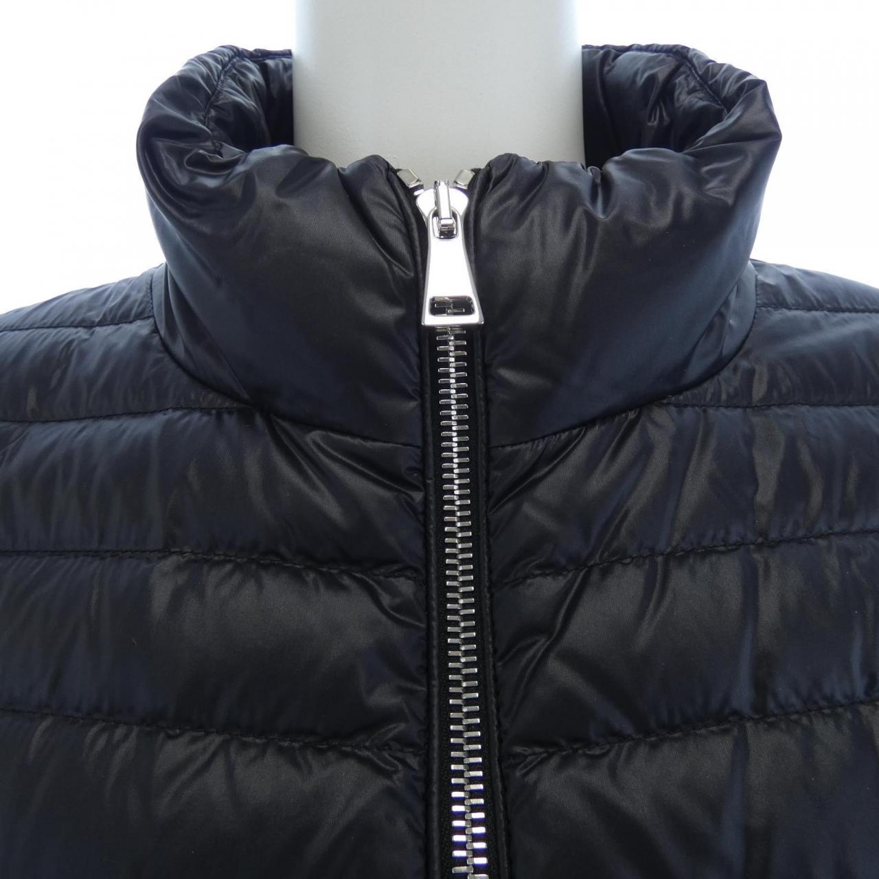 モンクレール MONCLER 10939B00017 ダウンジャケット