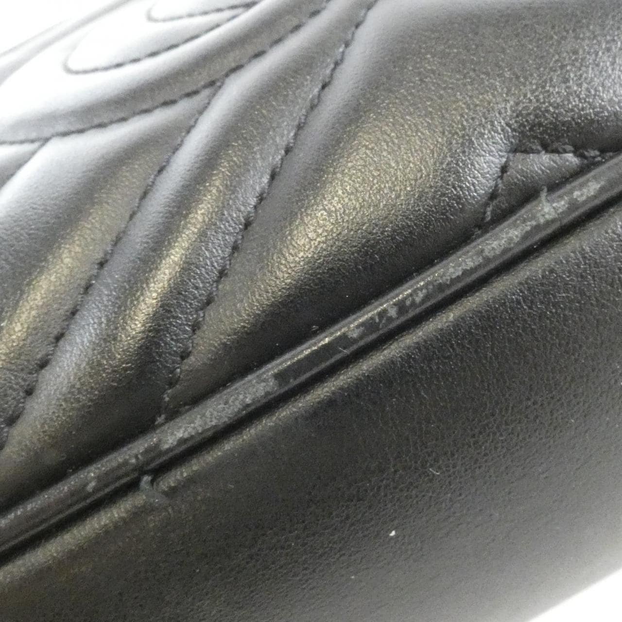 グッチ GG マーモント 447632 DTD1T ショルダーバッグ