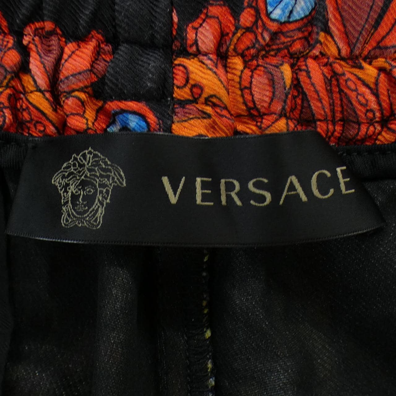 ヴェルサーチェ VERSACE A82084 ショートパンツ