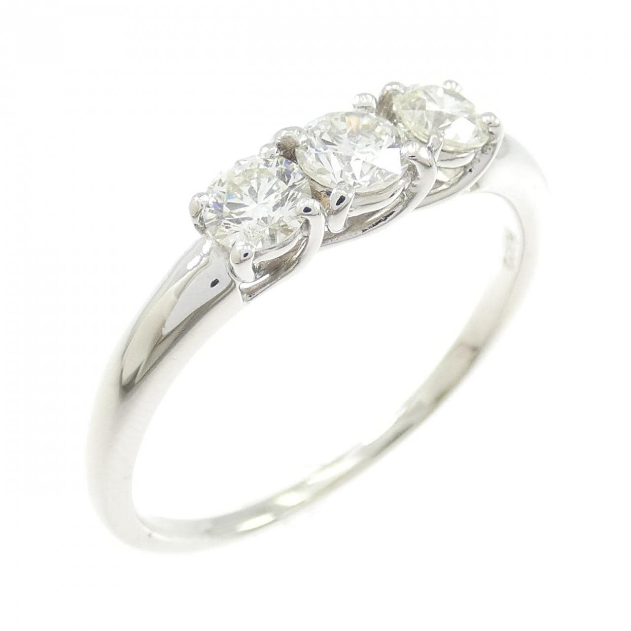 PT900 スリーストーン ダイヤモンド リング 0.764CT