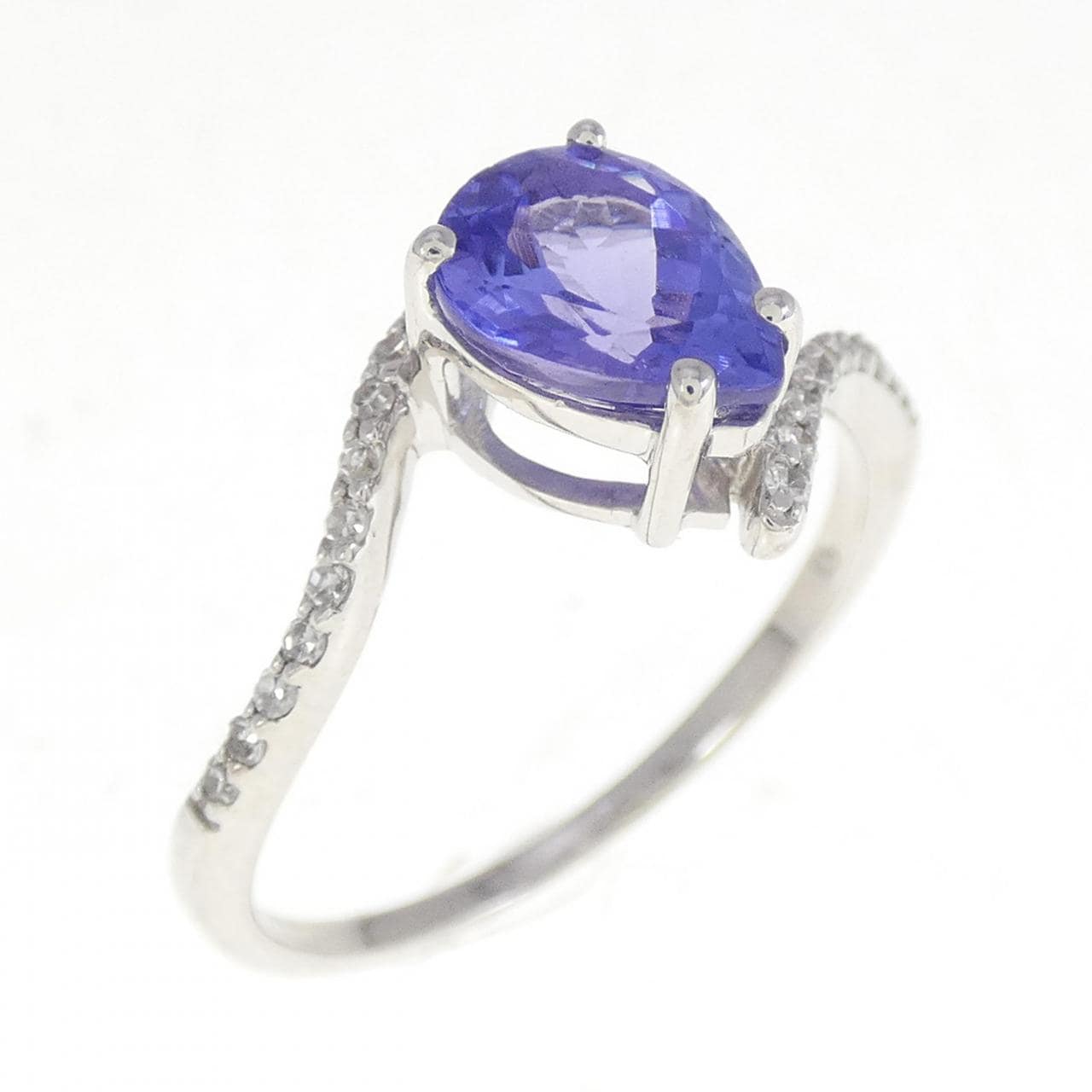 K18WG Tanzanite ring