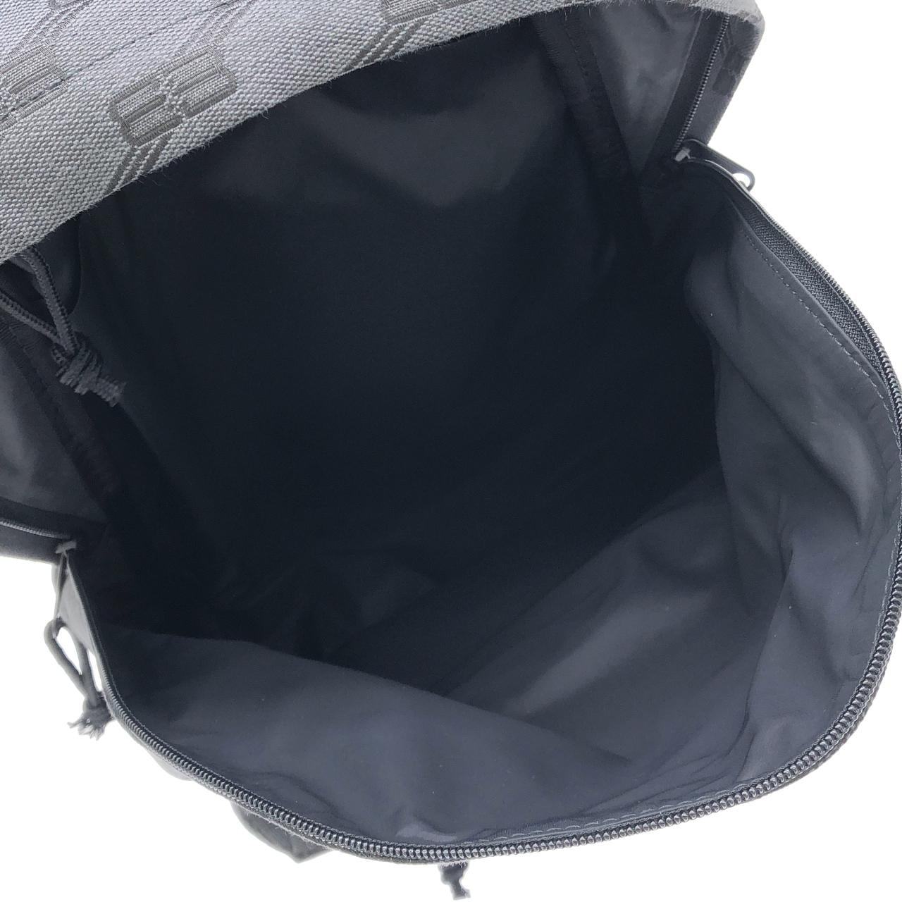 バレンシアガ SIGNATURE MEDIUM BACKPACK 713044 210HH リュックサック