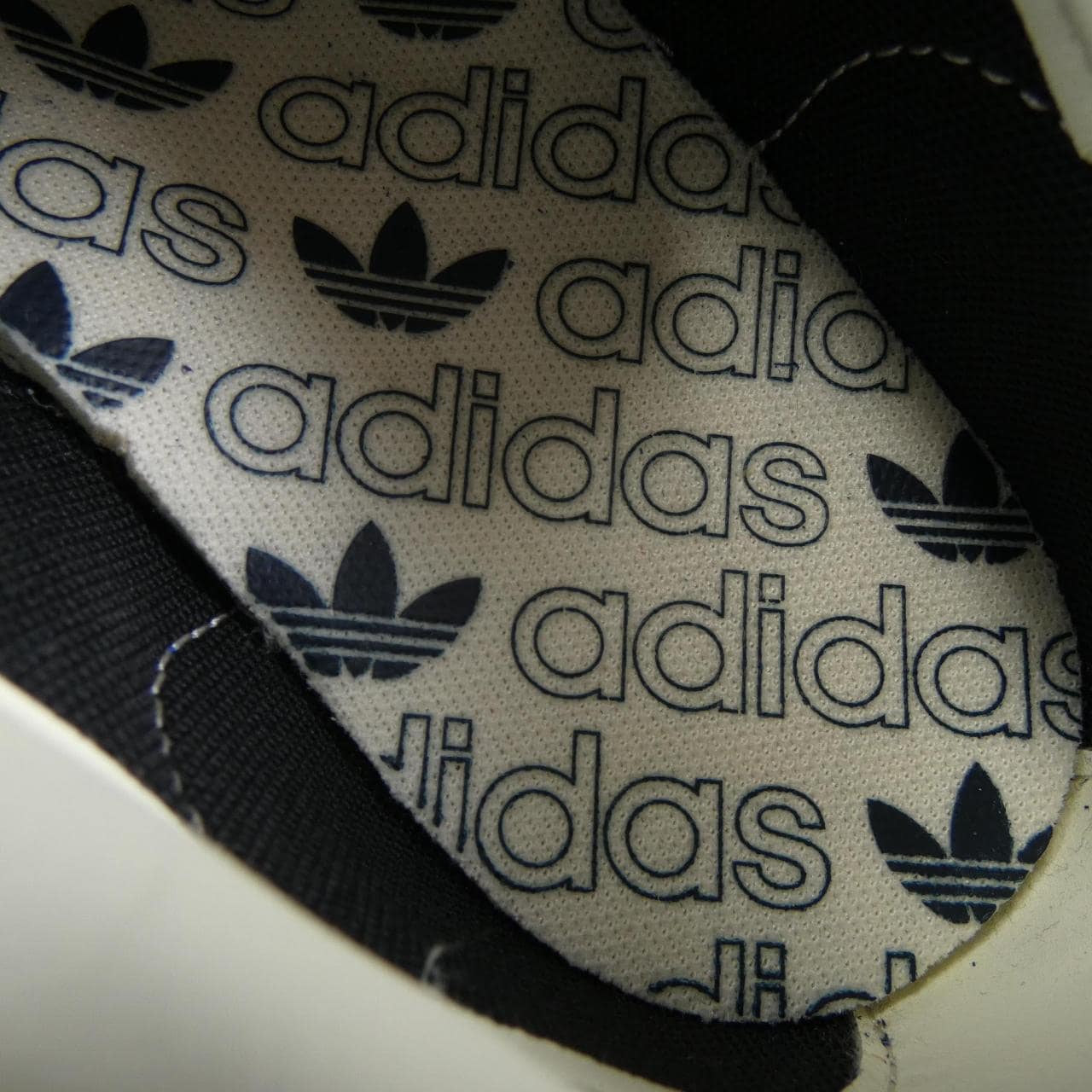 アディダス ADIDAS スニーカー