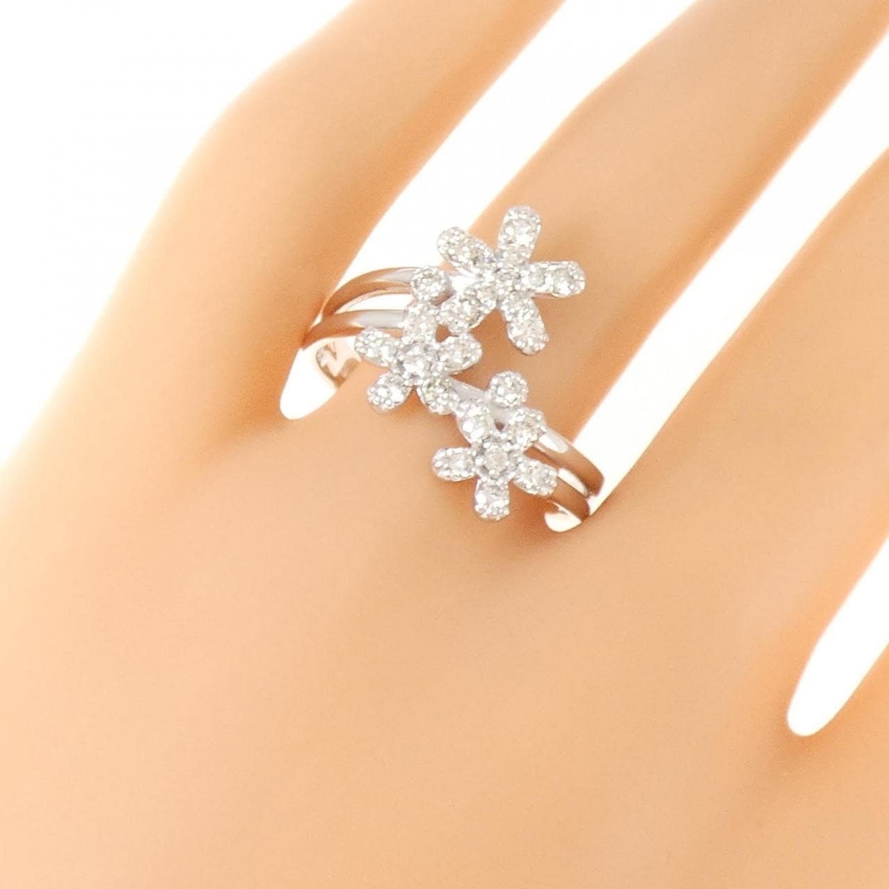 K18WG フラワー ダイヤモンド リング 0.55CT