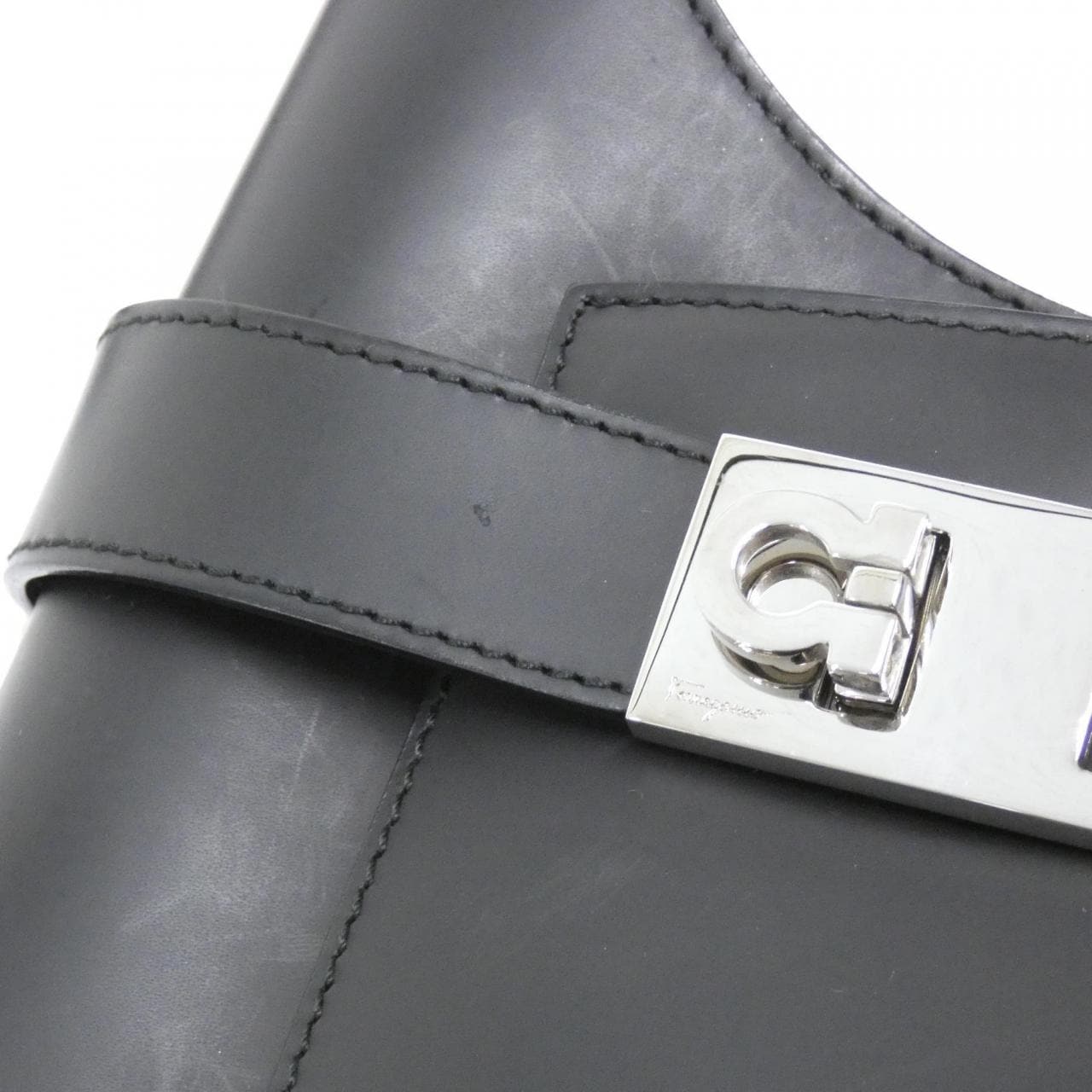 サルヴァトーレフェラガモ 21 0170 ショルダーバッグ