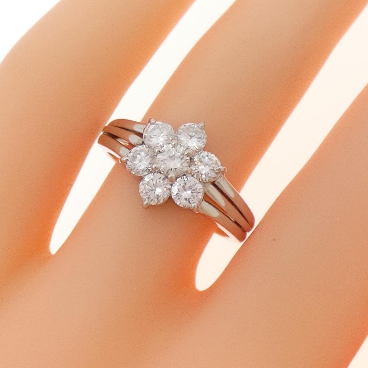 PT900 フラワー ダイヤモンド リング 0.85CT
