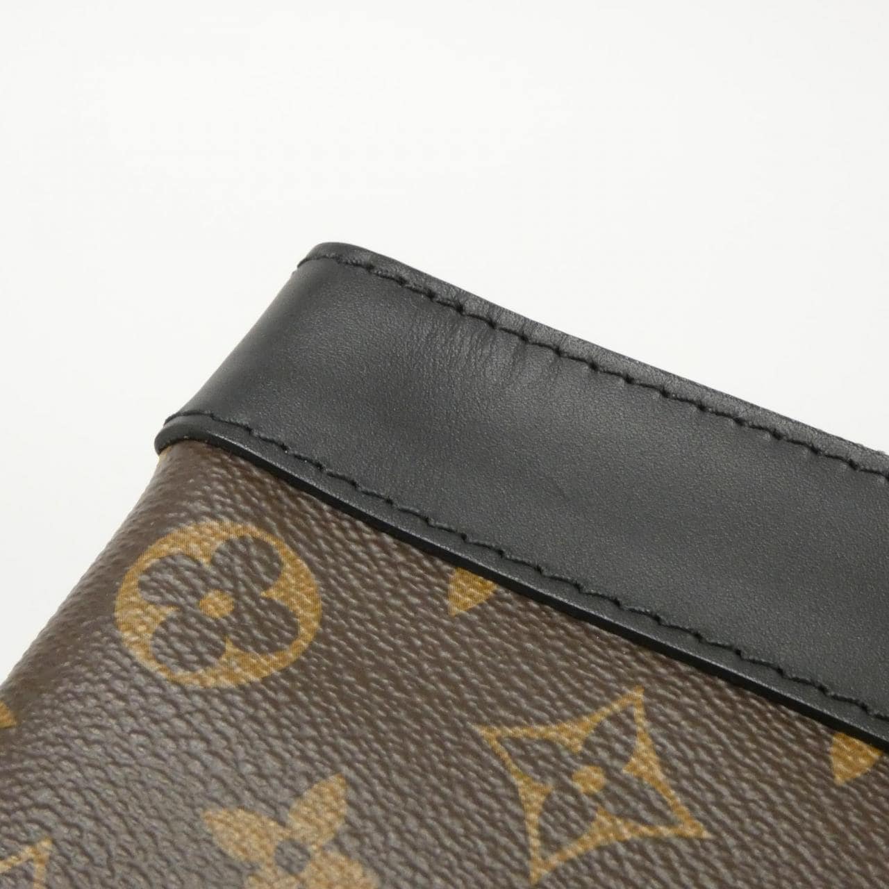 LOUIS VUITTON Monogram Macassar Pochette Discovery M69411 包