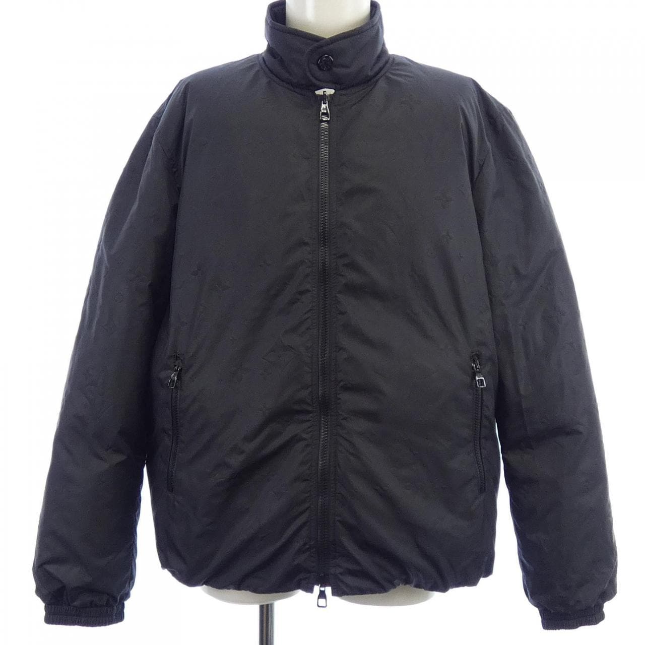 ルイヴィトン LOUIS VUITTON リバーシブルモノグラム HKB45EZCN ダウンジャケット