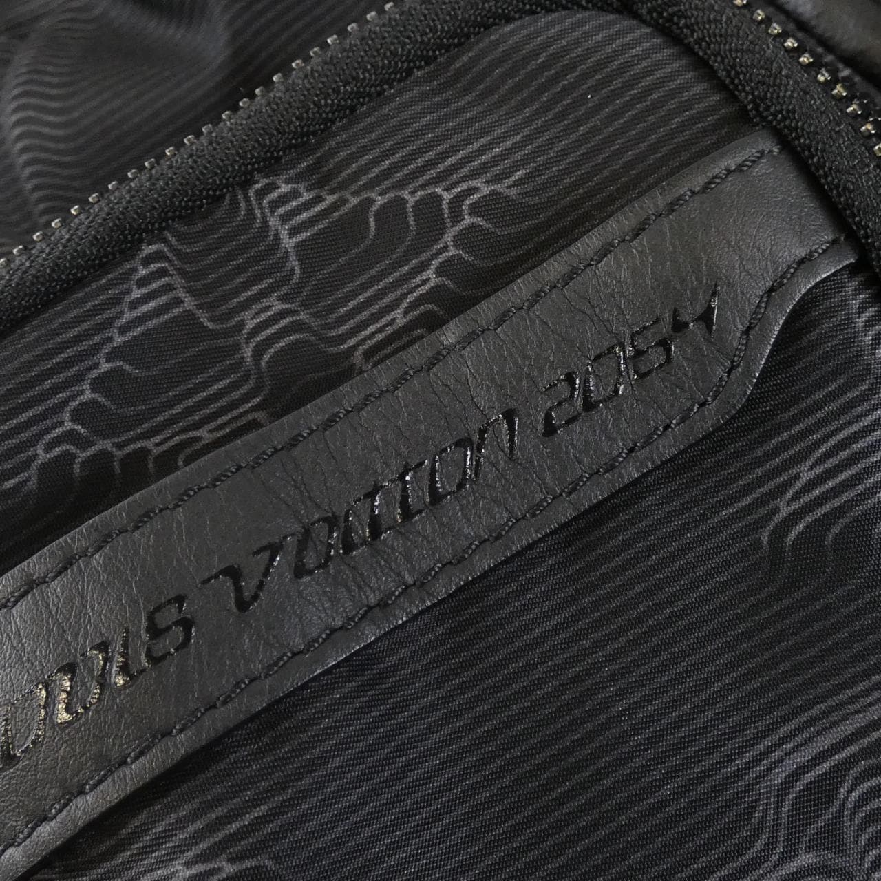 ルイヴィトン LOUIS VUITTON 2054 マウンテン バックパック M45603 リュックサック