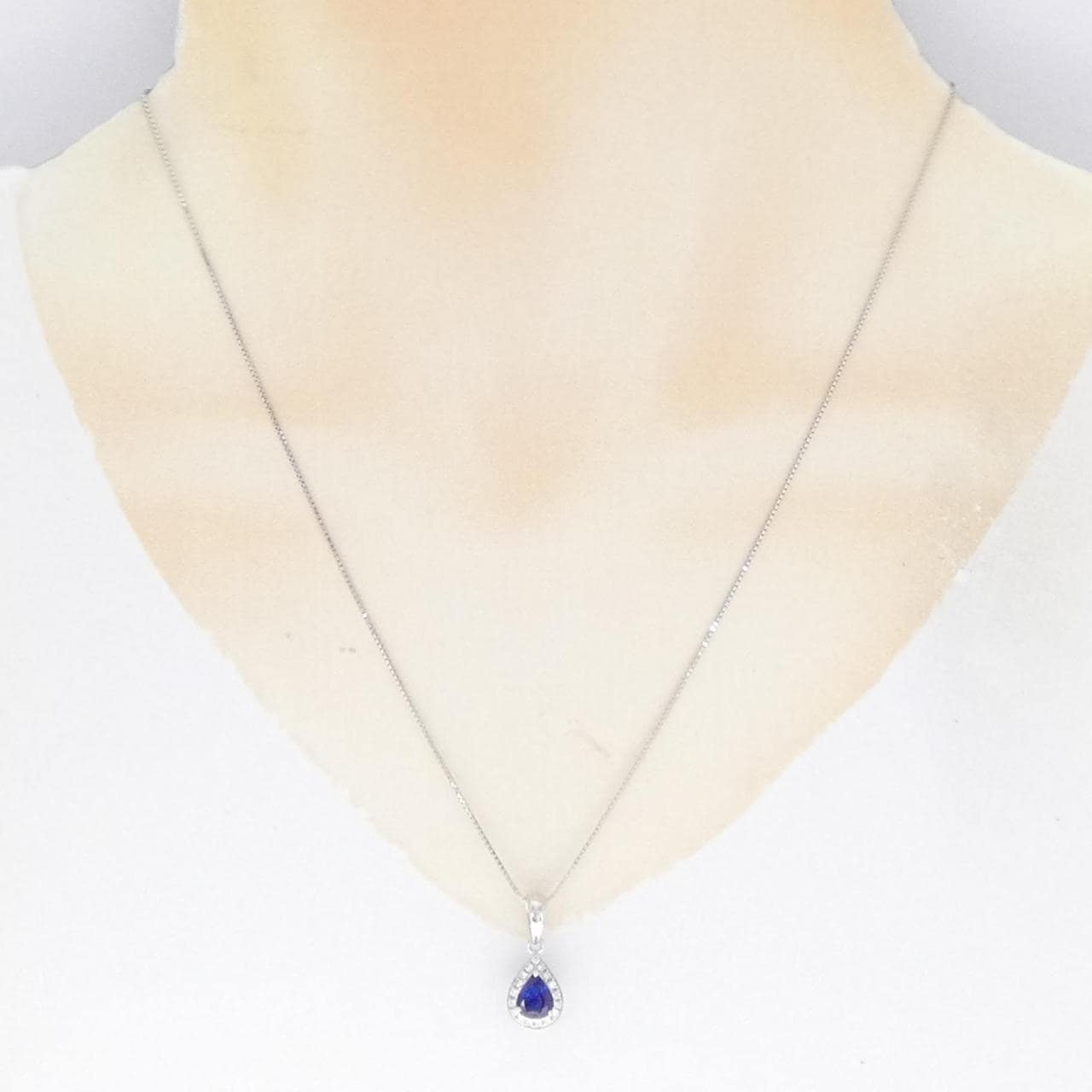 K18WG sapphire necklace 0.91CT