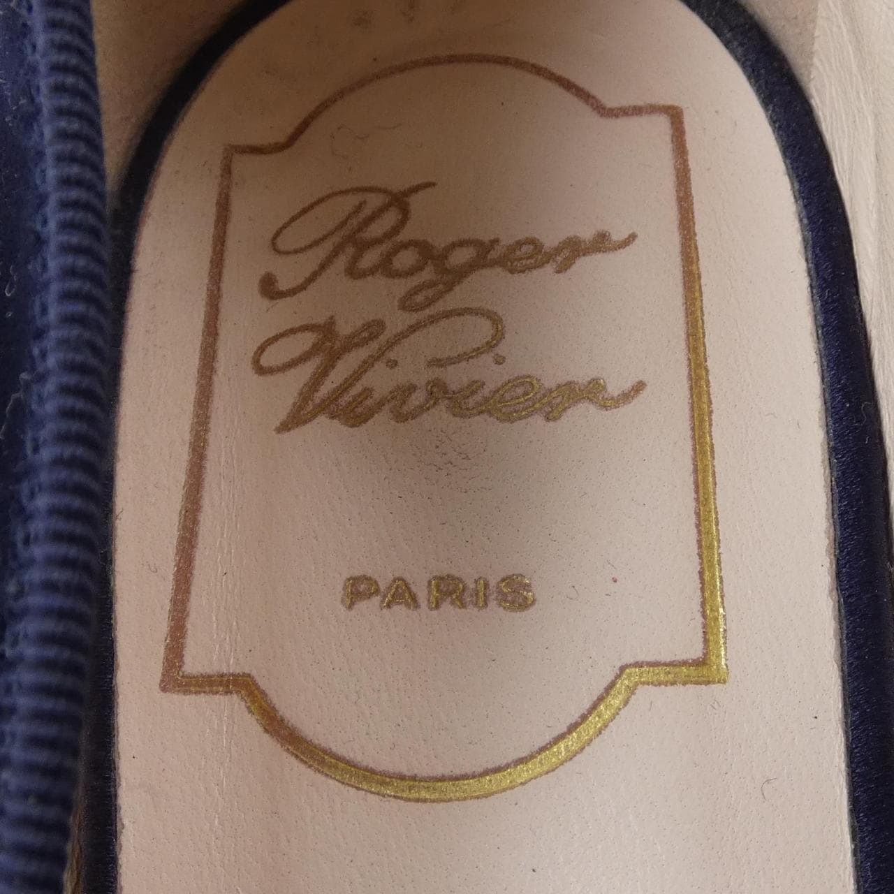 ロジェヴィヴィエ ROGER VIVIER トレ　ヴィヴィエ　ストラスバックル フラットシューズ