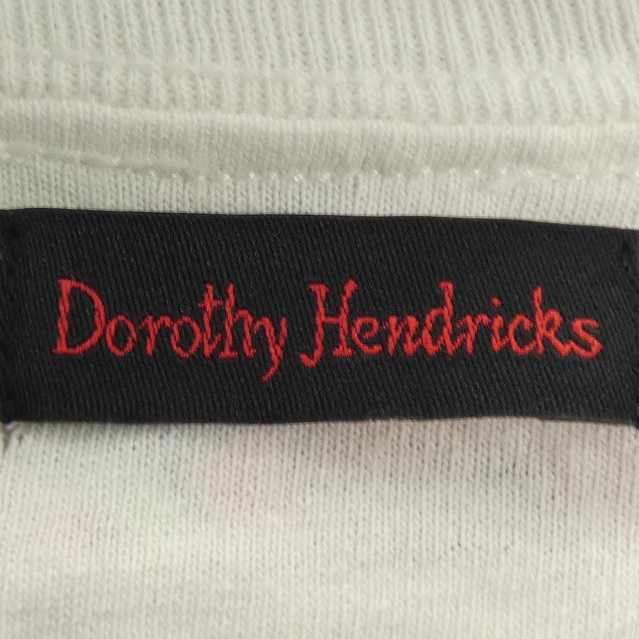 DOROTHY HENDRICKS Tシャツ
