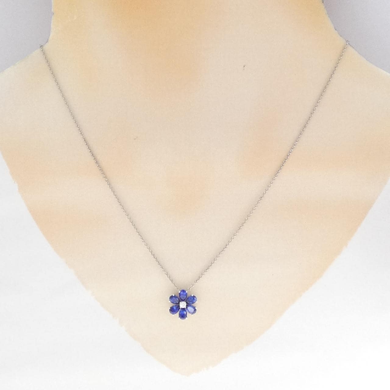 ハリーウィンストン フォーゲット ミー ノット ネックレス