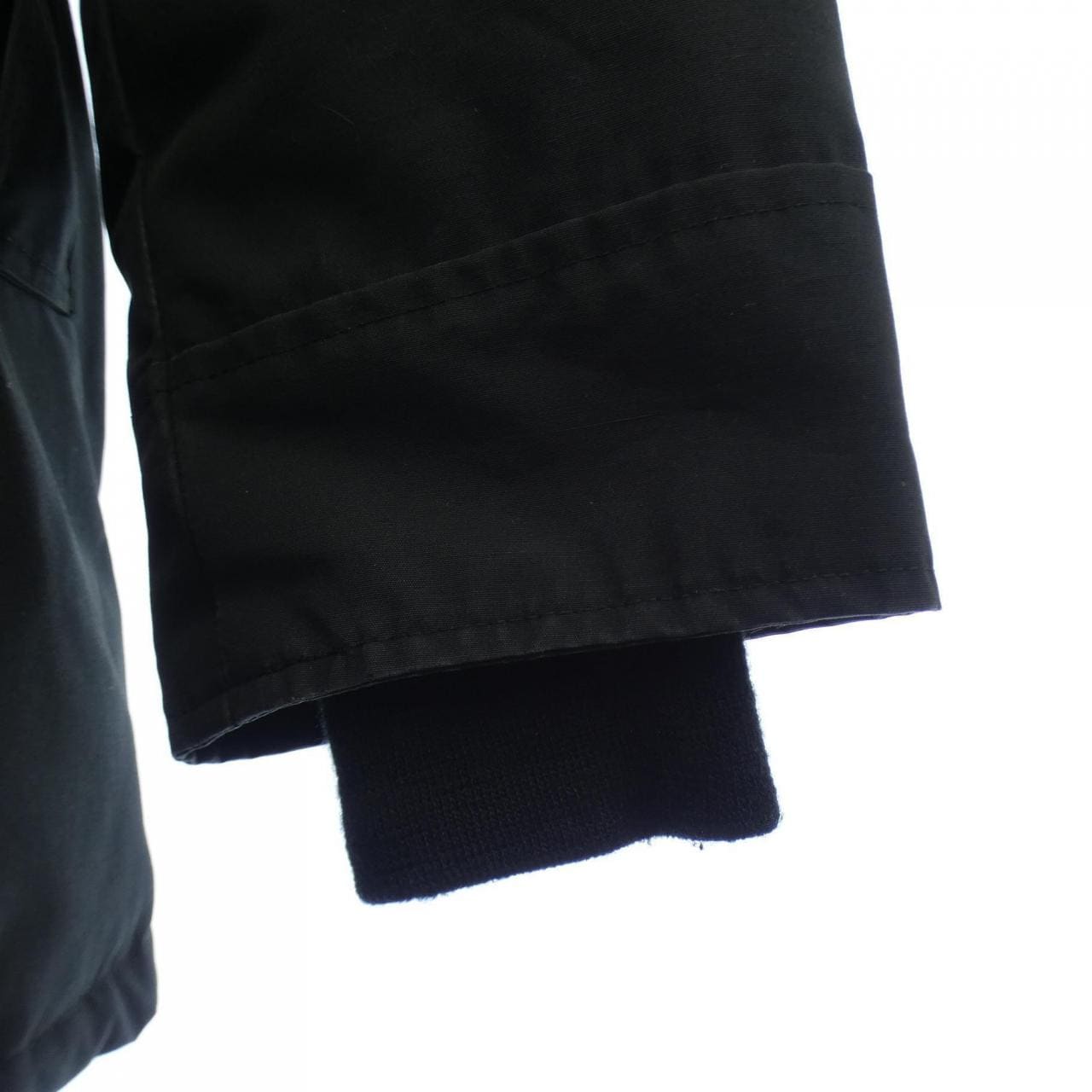 加拿大鹅CANADA GOOSE羽绒服