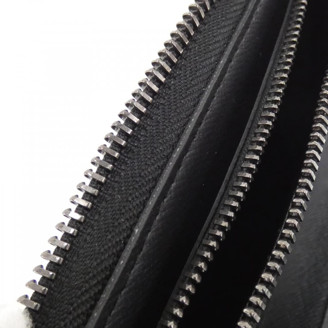 LOUIS VUITTON Monogram Eclipse拉链錢包竖版M62295 錢包