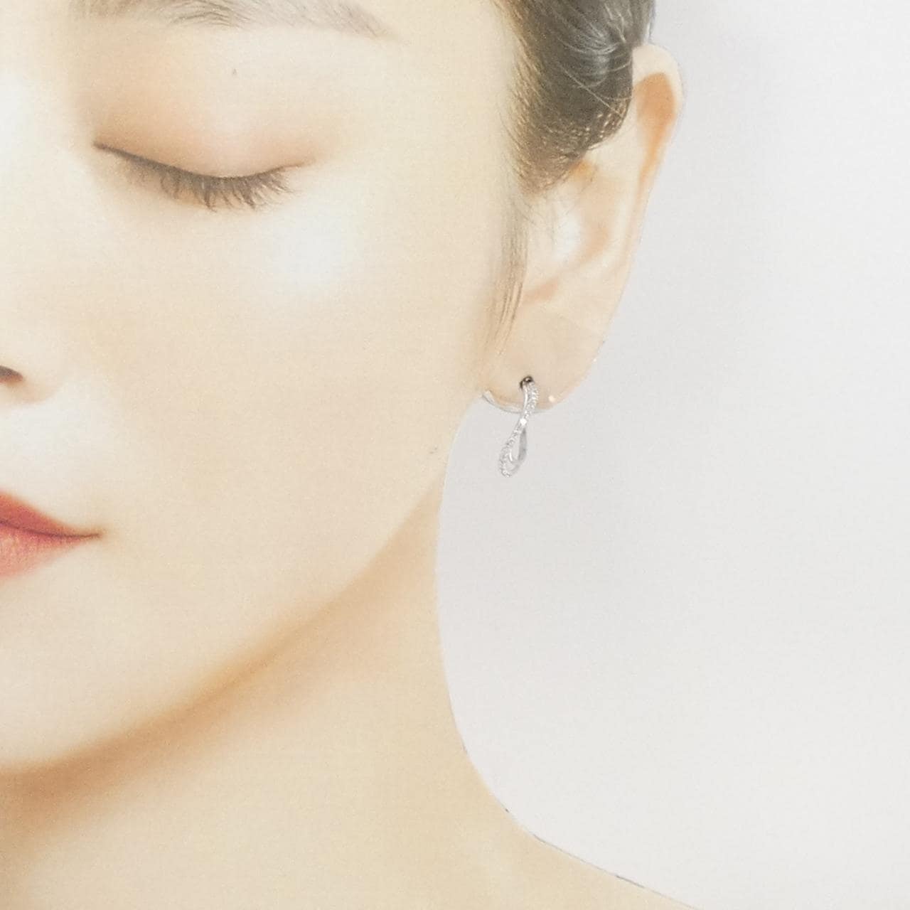 K18WG ダイヤモンド ピアス