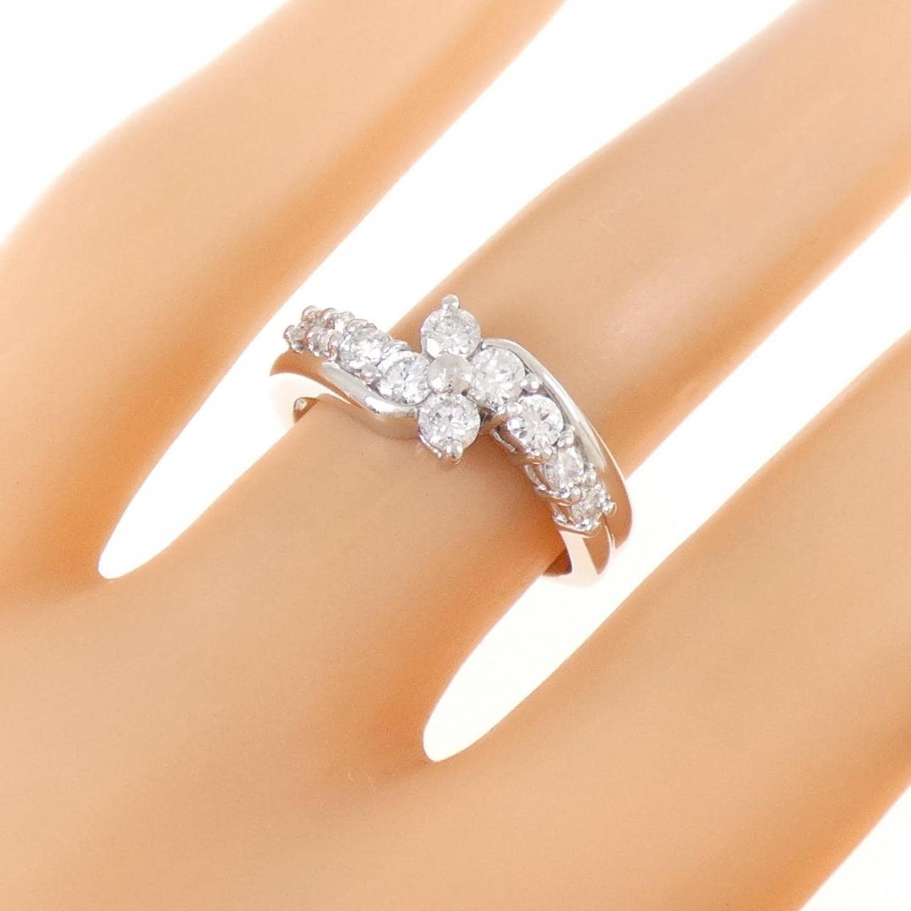 PT900 フラワー ダイヤモンド リング 0.60CT