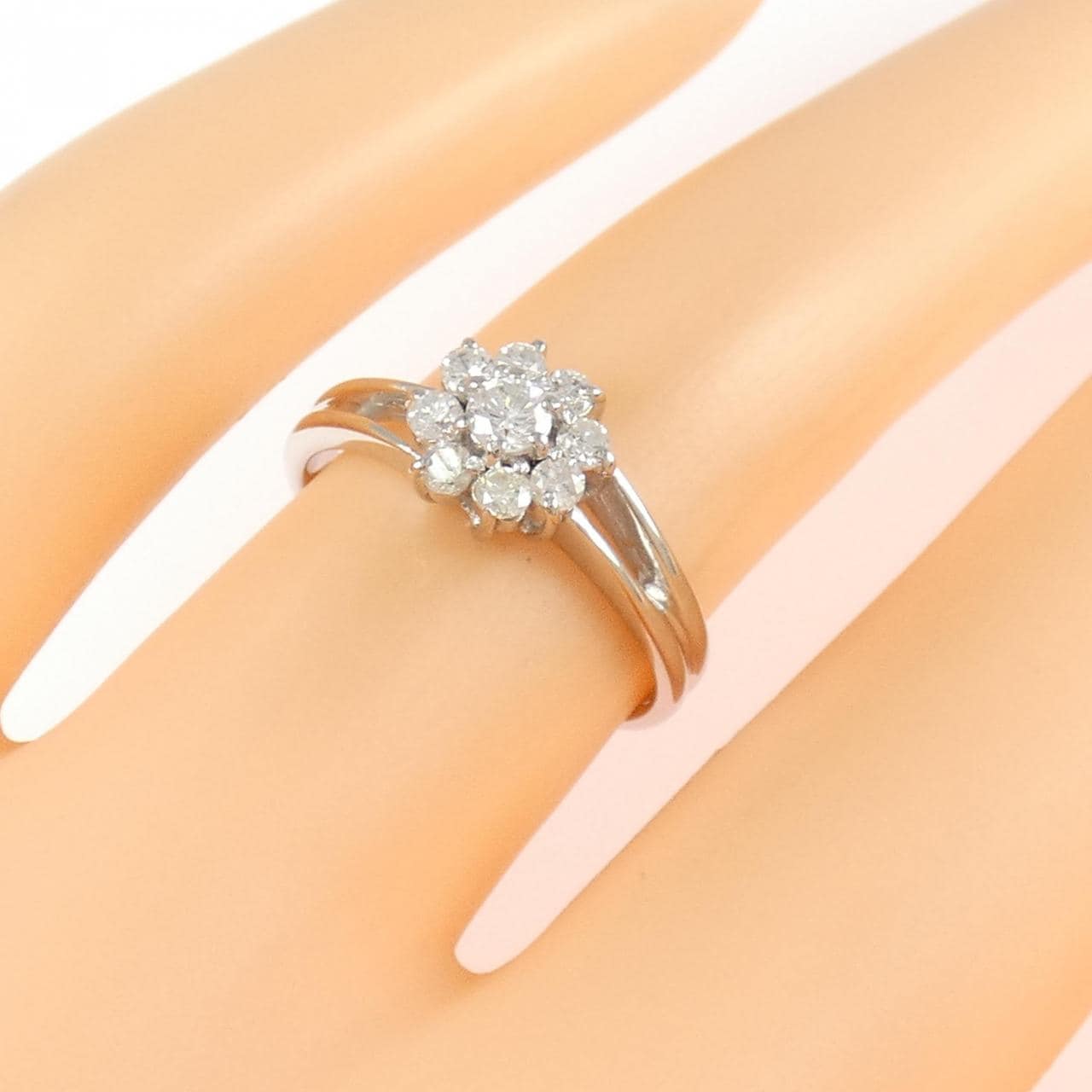 PT900 フラワー ダイヤモンド リング 0.31CT