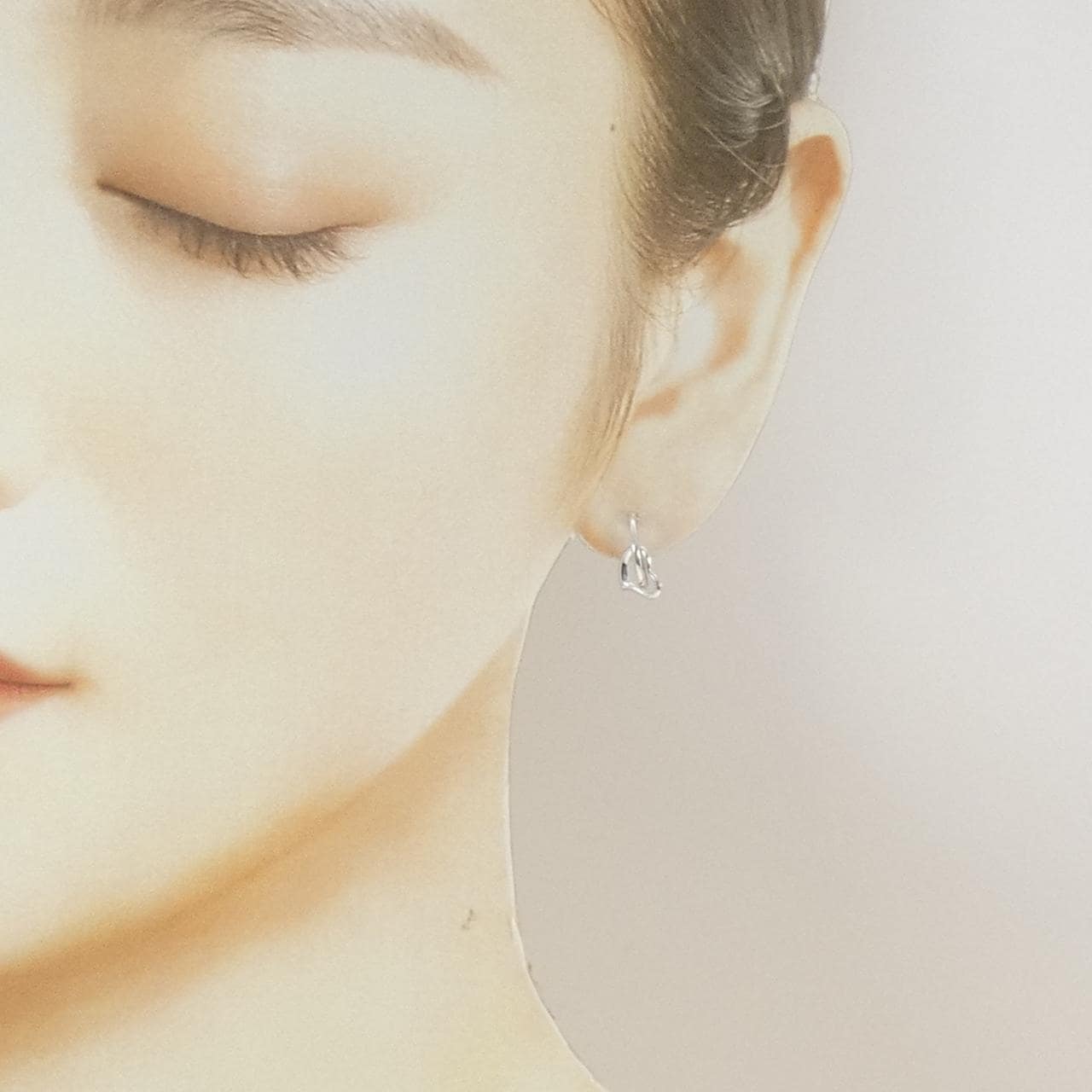 K10WG ハート ピアス