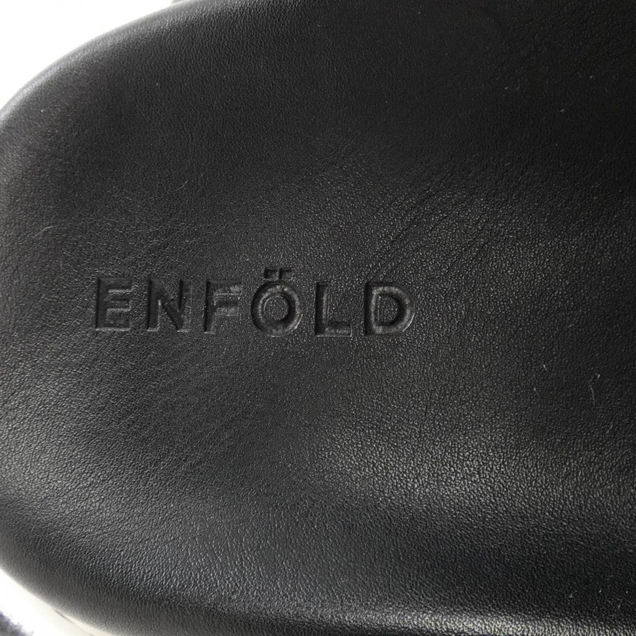 エンフォルド ENFOLD サンダル