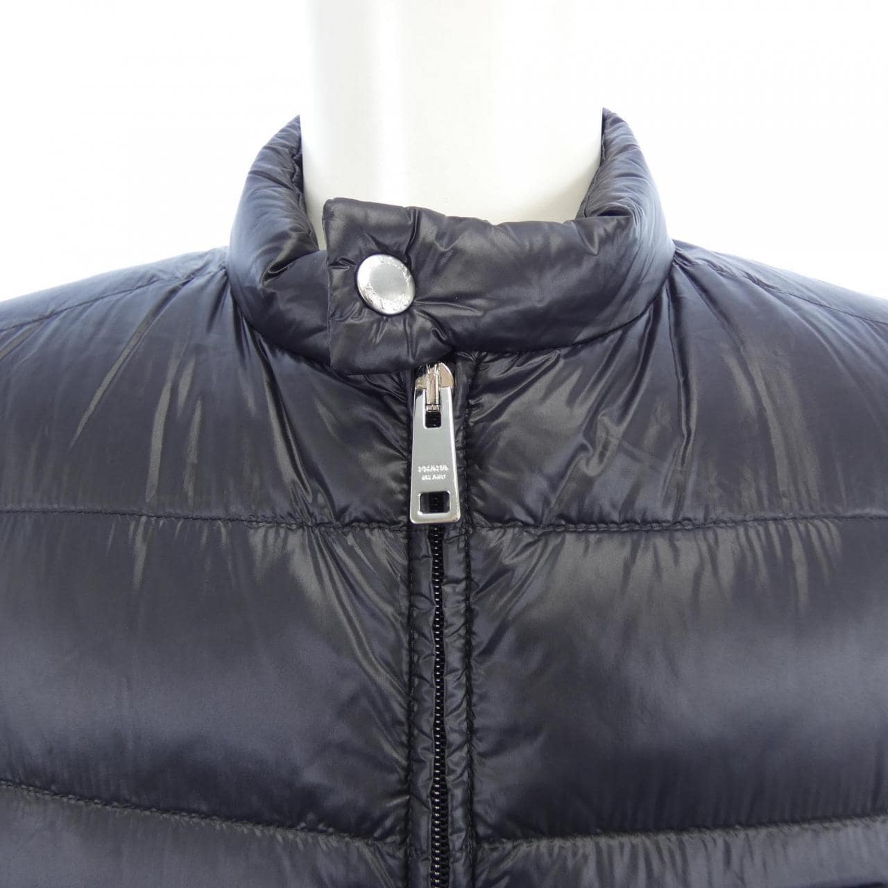 プラダ PRADA トライアングルロゴ SGA482 R151 AR0 ダウンベスト