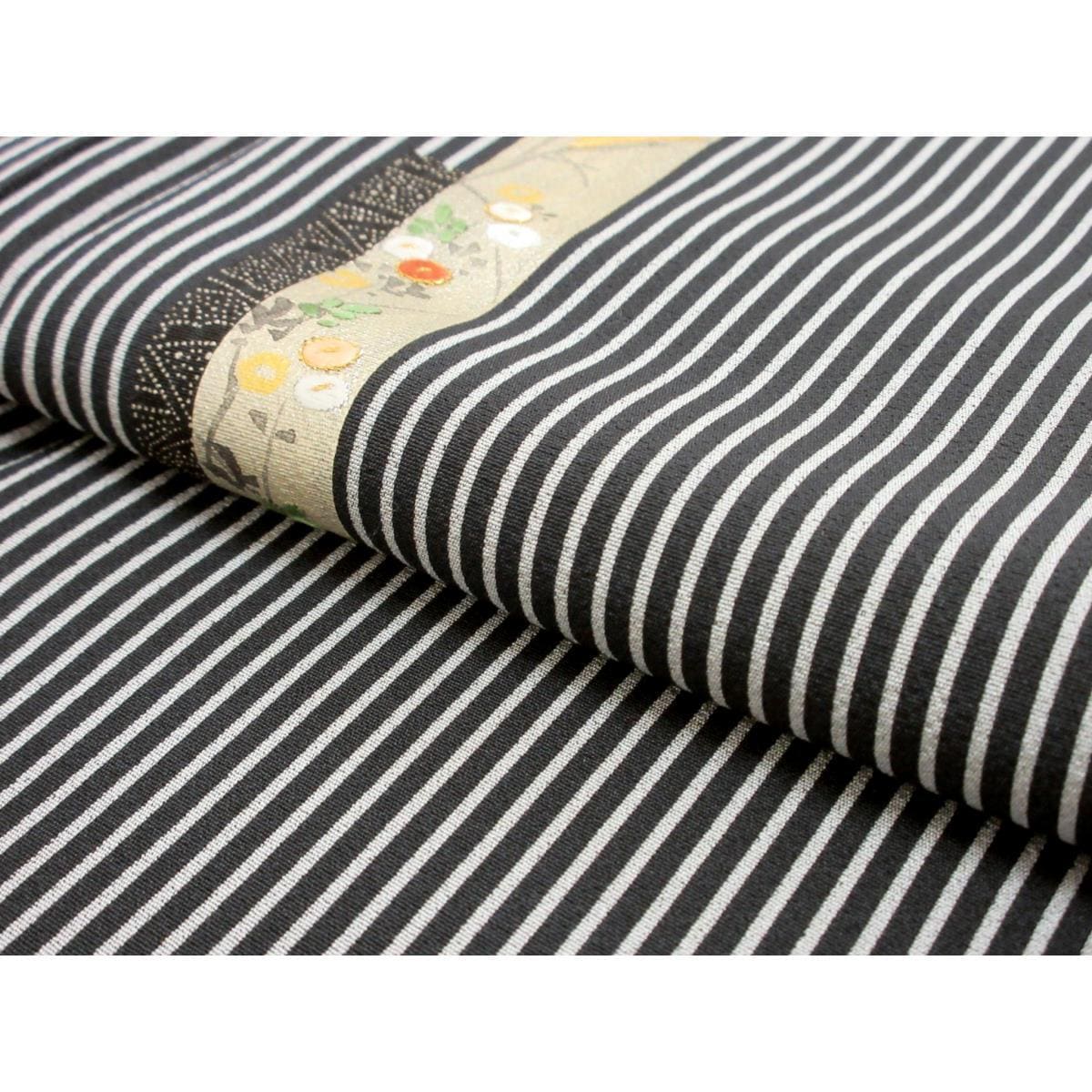 穿著友禪金彩繡花