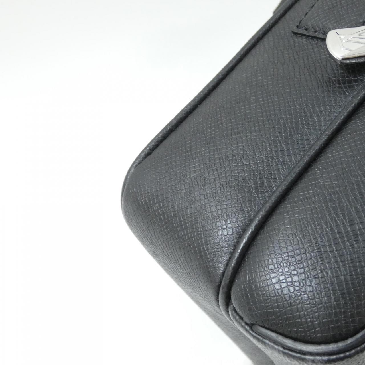 ルイヴィトン タイガ ラマ アウトドア メッセンジャー PM M30233 ショルダーバッグ