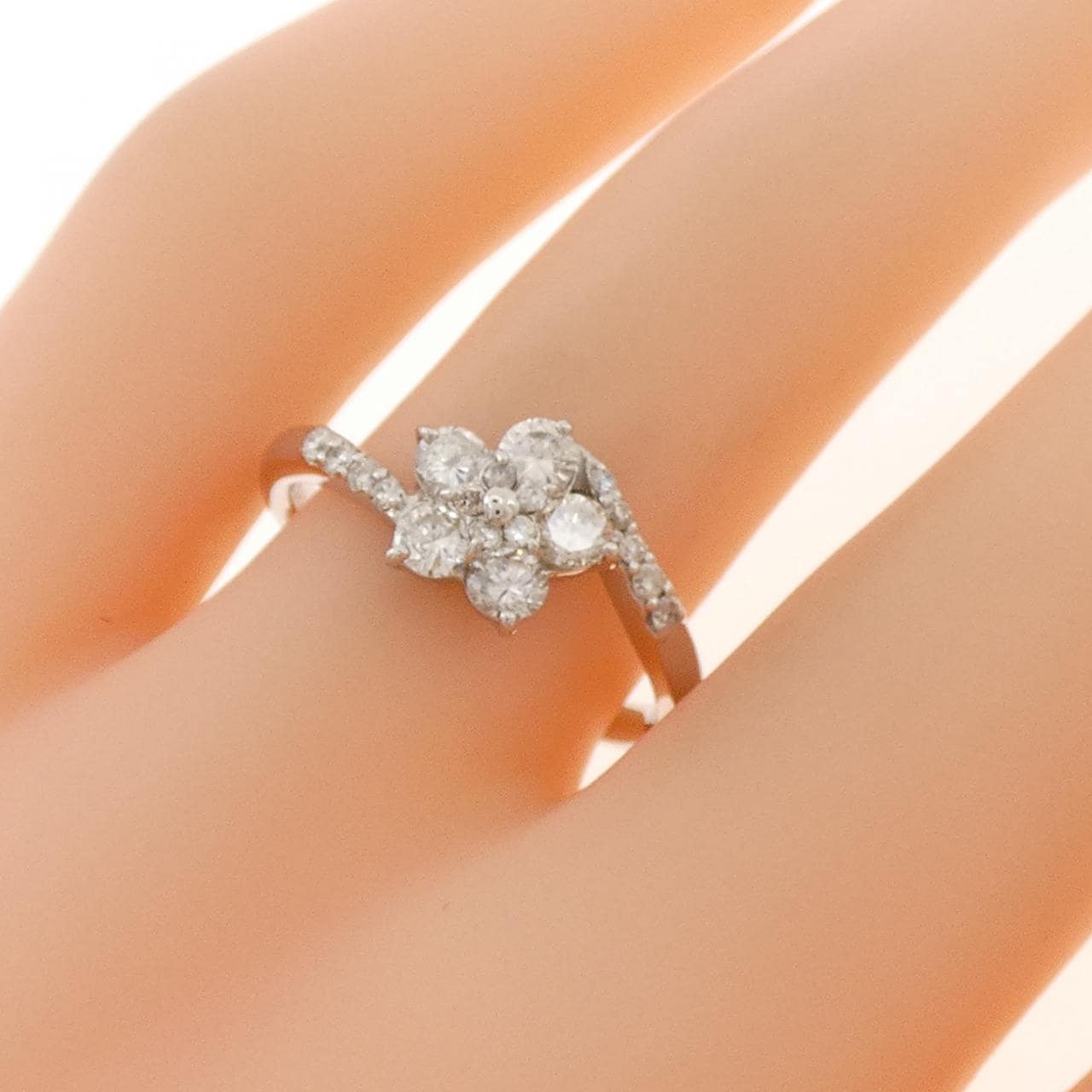 PT900 フラワー ダイヤモンド リング 0.50CT