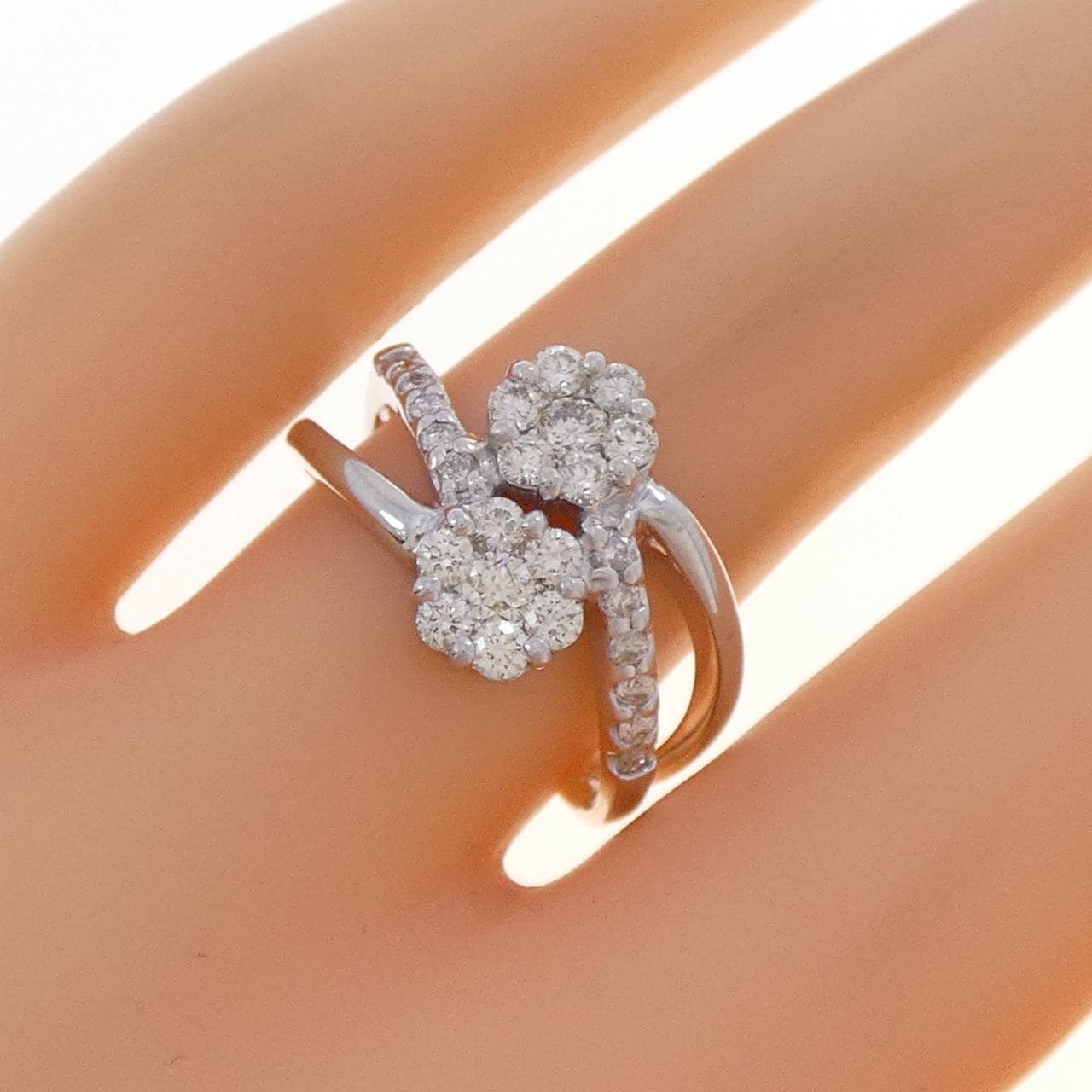 K18WG フラワー ダイヤモンド リング 0.75CT