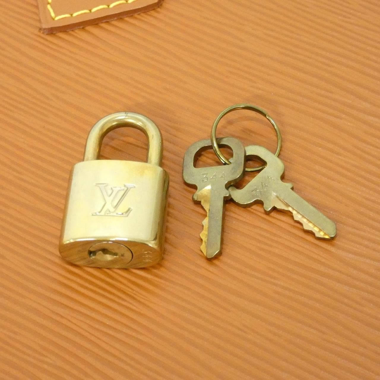 ルイヴィトン エピ アルマ PM M52148 バッグ