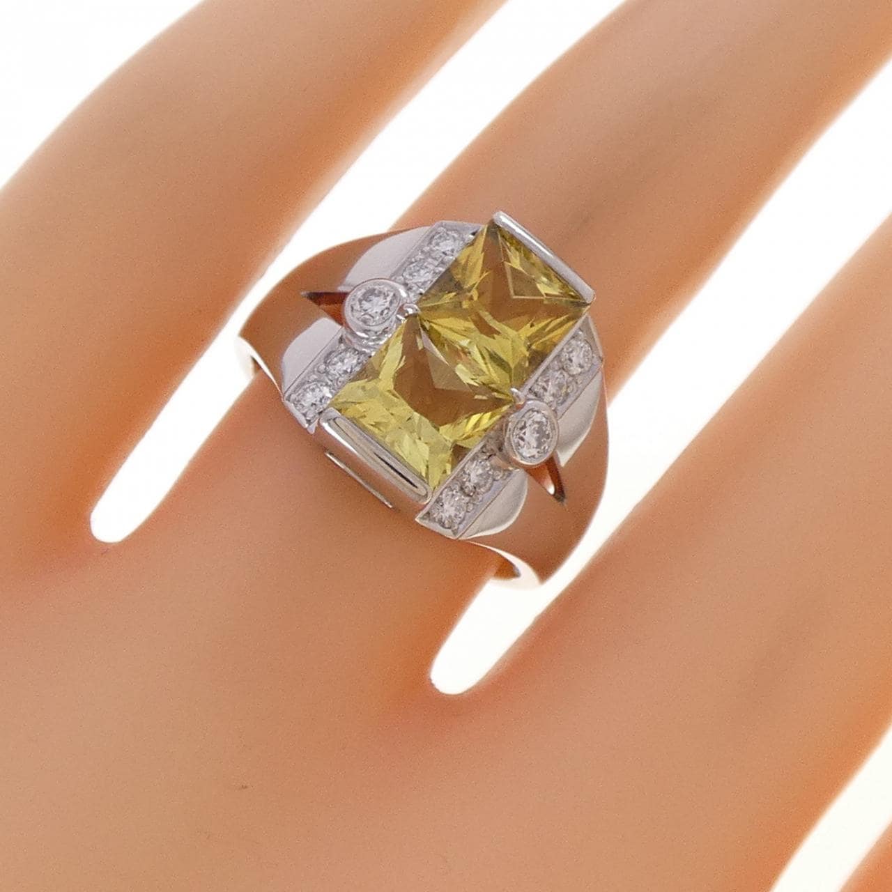 K18WG ベリル リング 2.22CT
