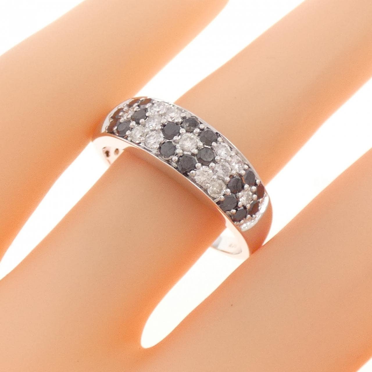 K18WG フラワー ダイヤモンド リング 0.75CT