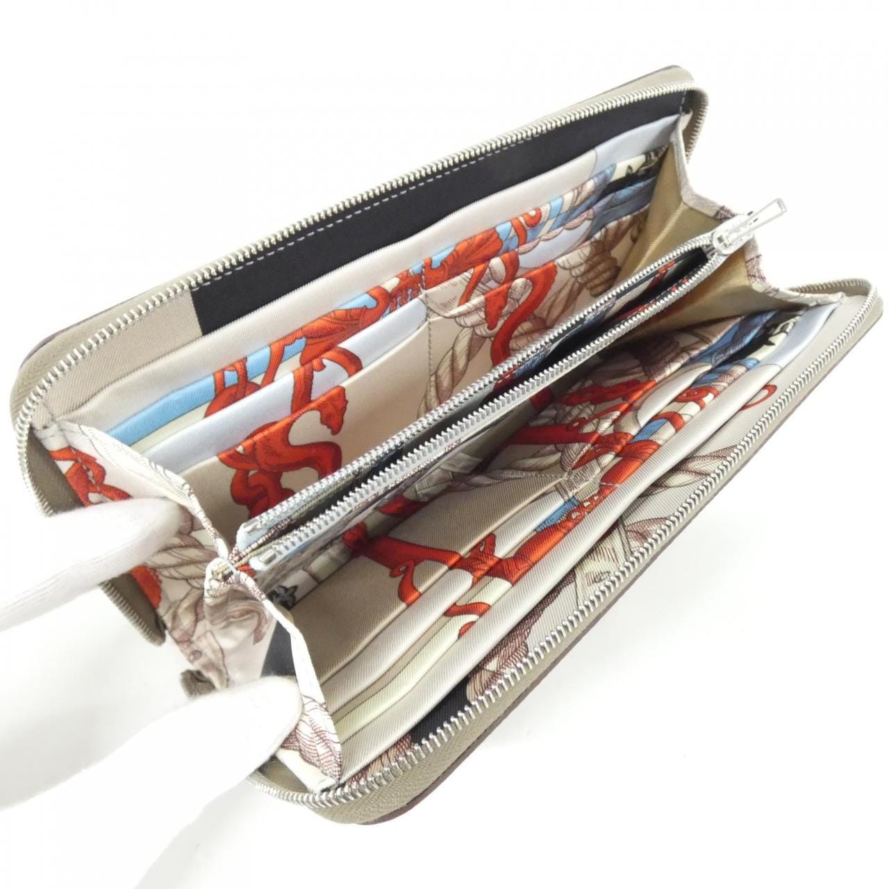 【未使用品】エルメス DELLA CAVALLERIA シルク イン クラシック 069645CK 財布